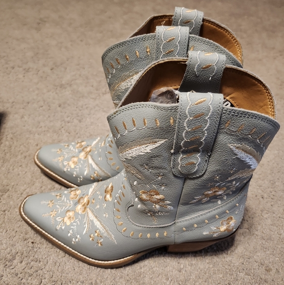 Dingo Women's Boots - Picture 2 of 7